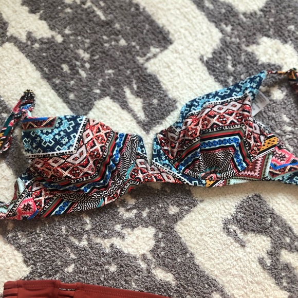 Swimsuit - Picture 2 of 4